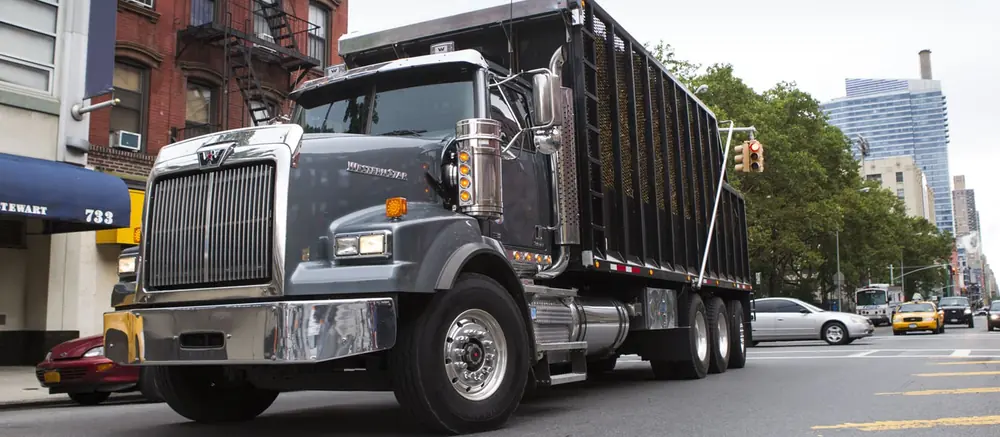 Western Star 4900 SB 68" Ultra Low Roof Cummins ISX15