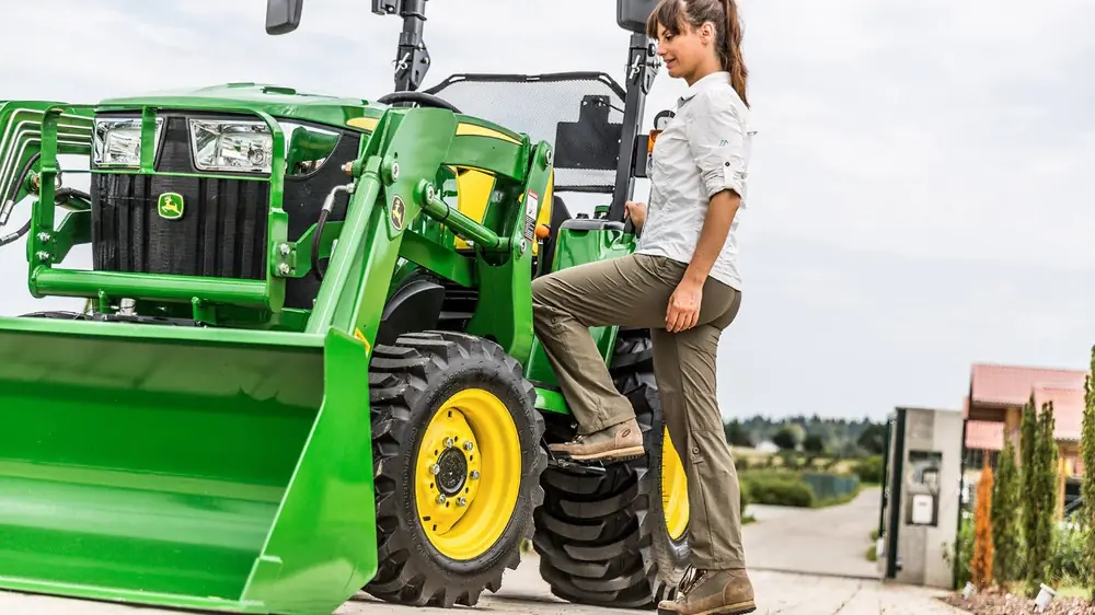 John Deere 3038 E