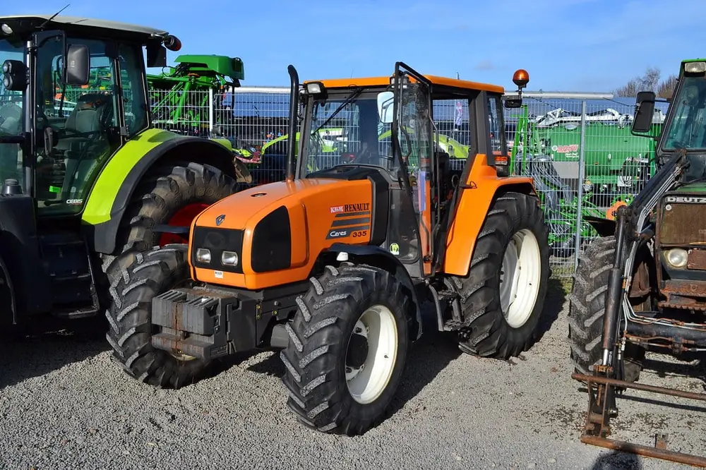 Renault CERES 335