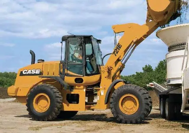Case 821 E XR