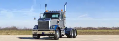 Freightliner 122SD 70 Raised Roof Detroit DD16