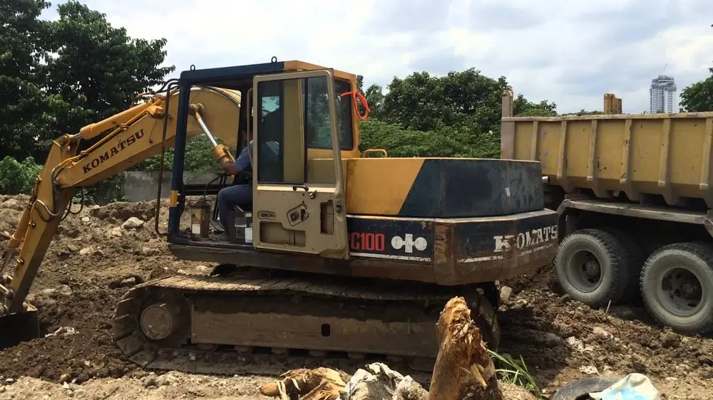 Komatsu PC100-3