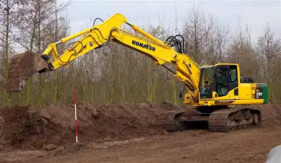 Komatsu PC210-8 thumbnail 3