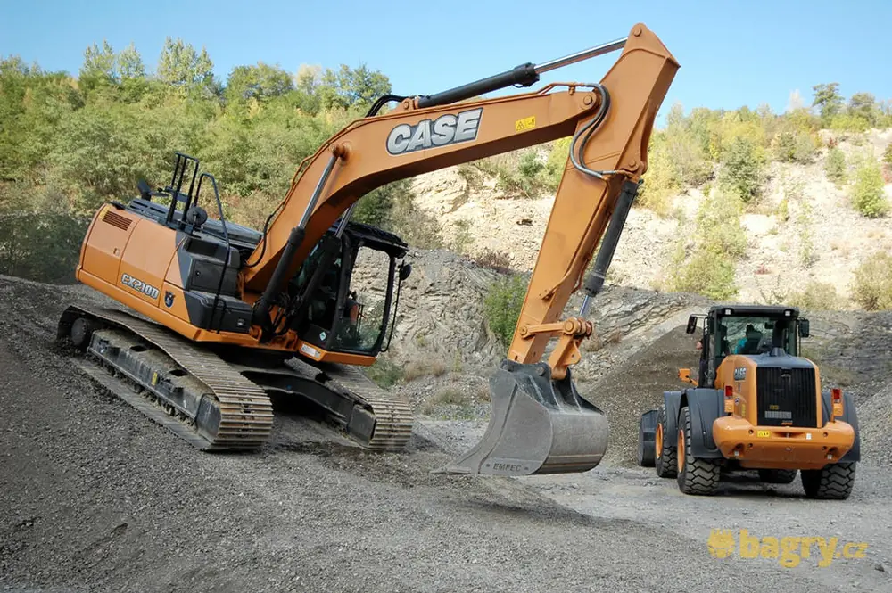 Case CX210D