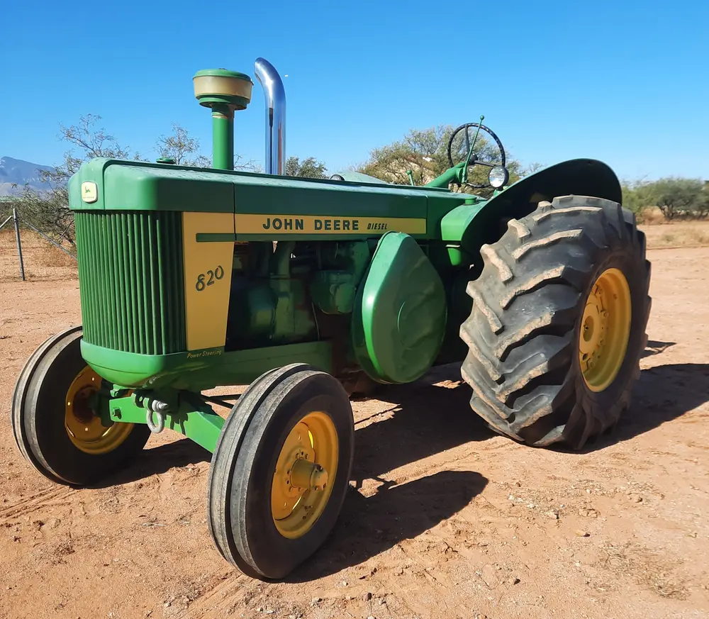 John Deere 820