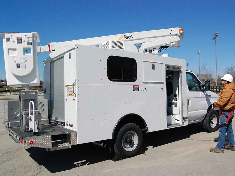 Altec AT200A Cutaway Van