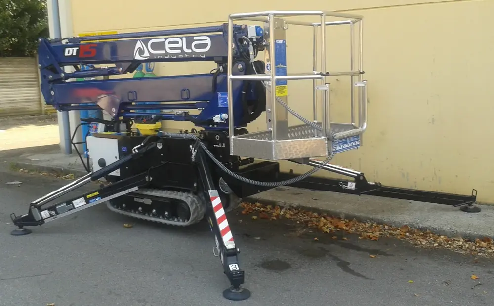 CELA DT 15 Spyder thumbnail 2
