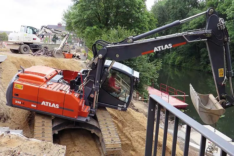 Atlas 225 LC thumbnail 2