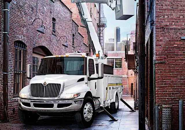 International MV60H 107 Crew Cab Cummins B6.7