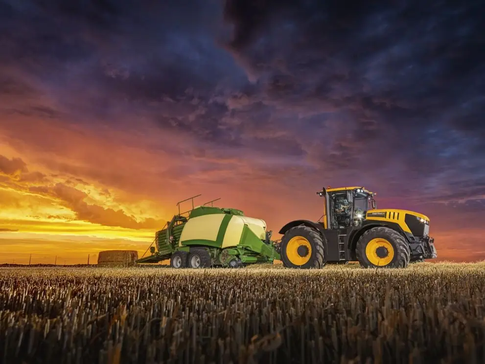 JCB Fastrac 8330 thumbnail 2
